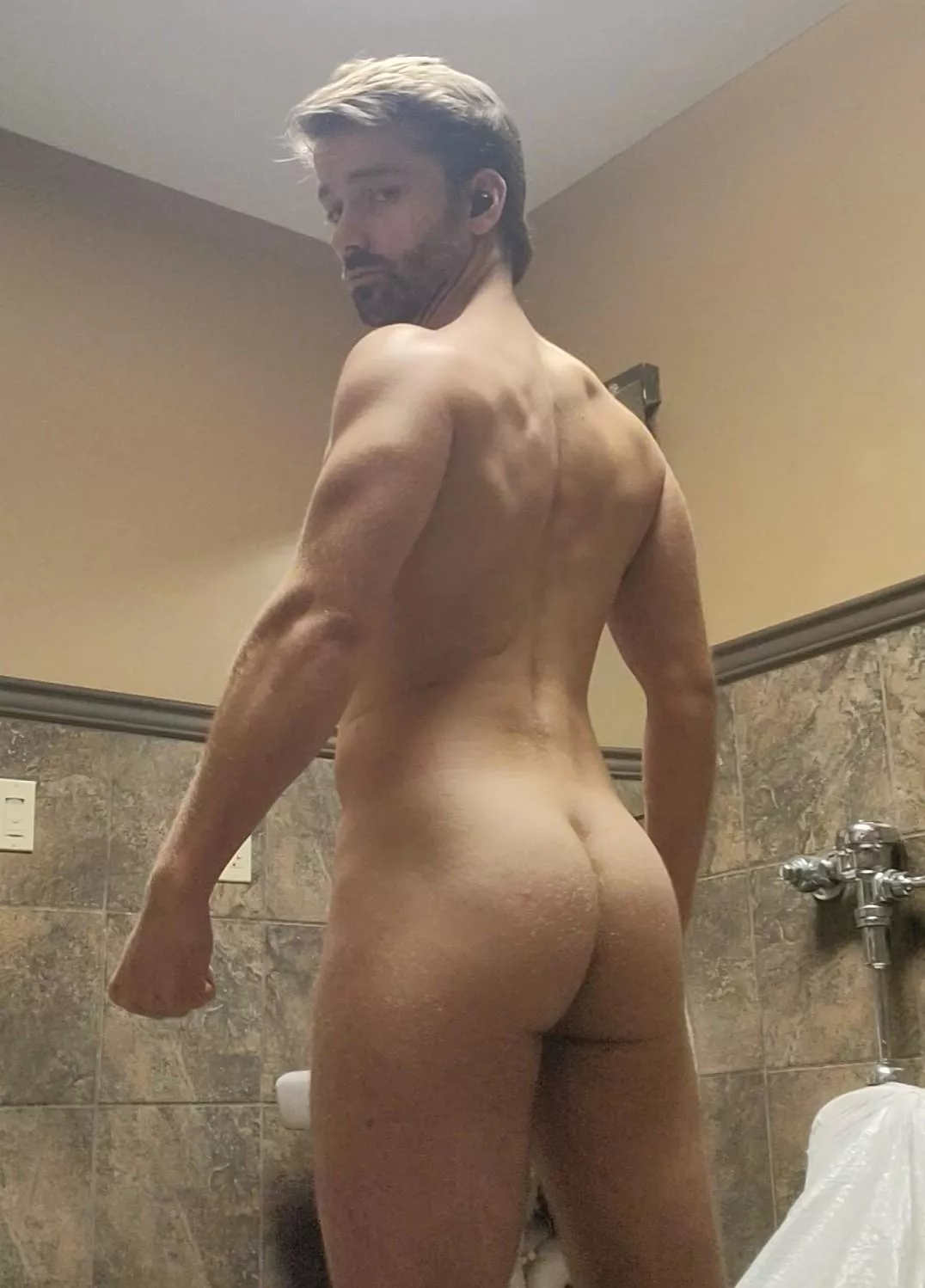 I’m sending my nude album to everyone who says ”hi”