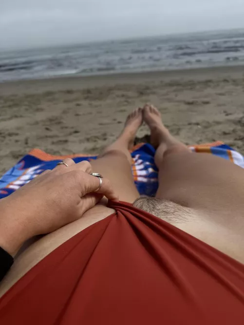 Pulled my pussy out at the beach