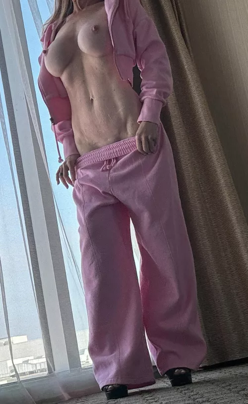 Trying to make myself look taller in boarding sweats 