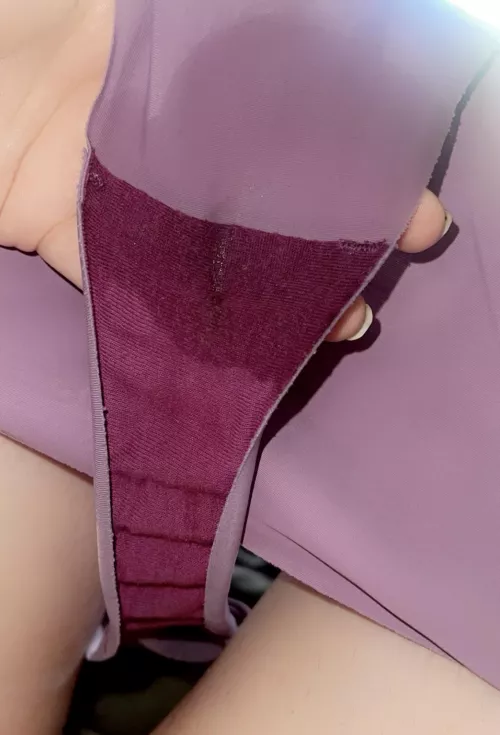 What happens when a naughty girl spends the entire day thinking about sex… 🚰 ? 