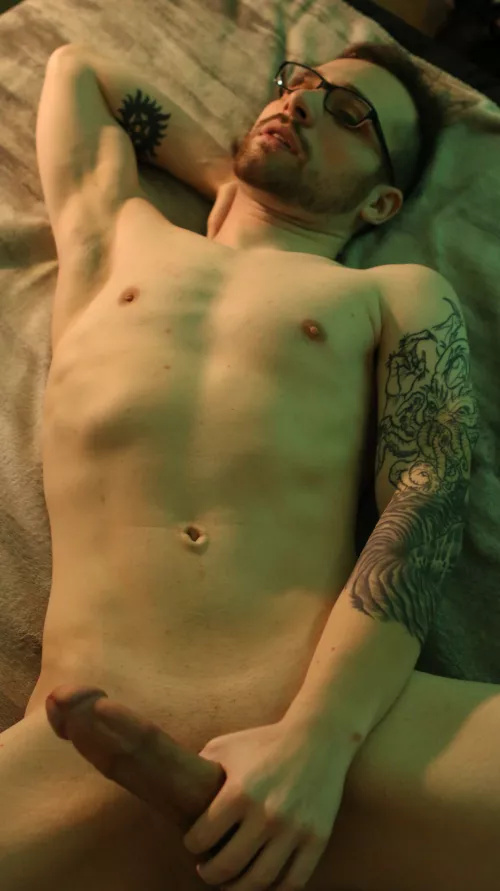 Wish you were here laying with me?😝