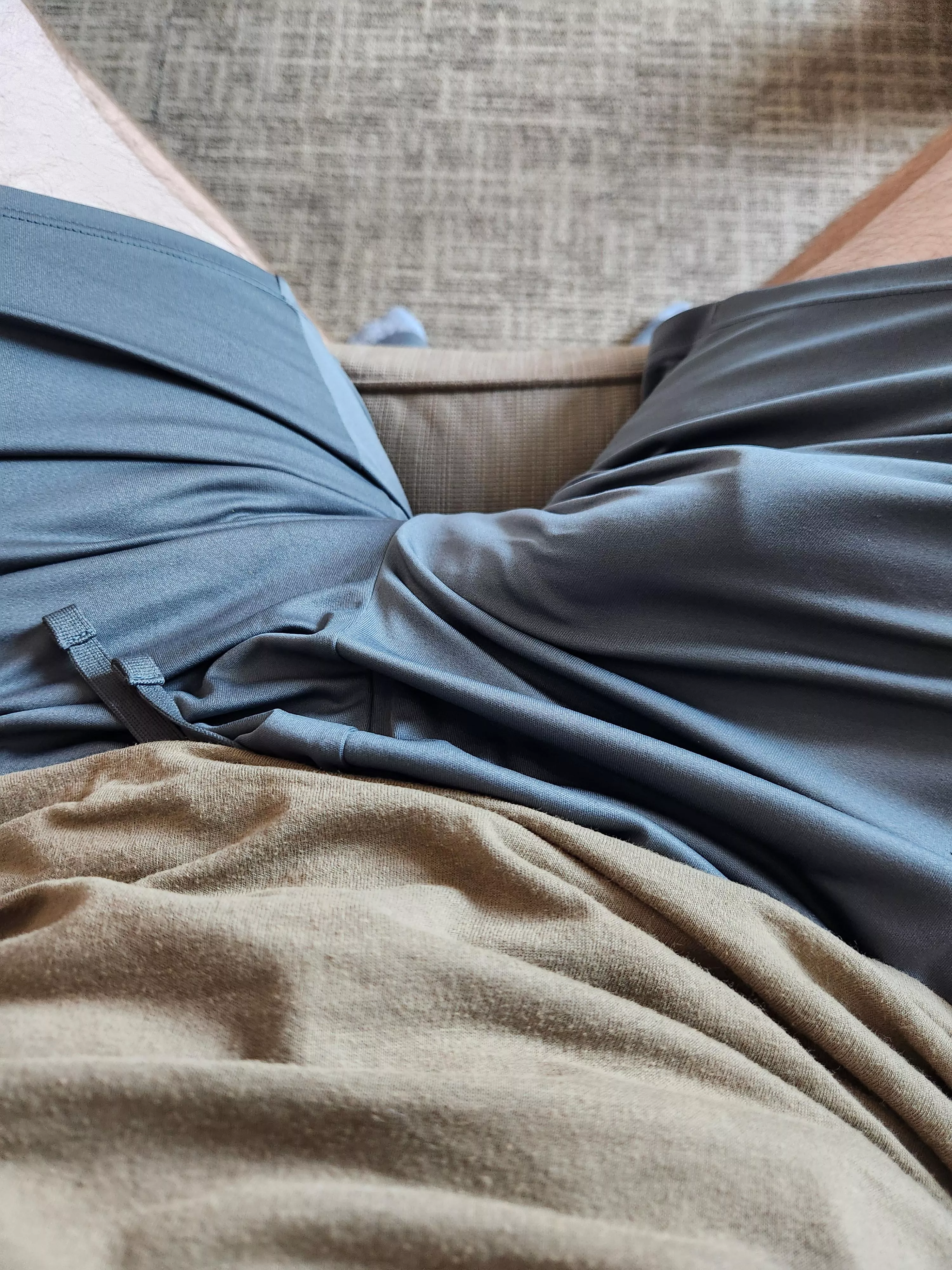 [32] bored in a hotel room again.  Anyone lend a hand, or more? ;)