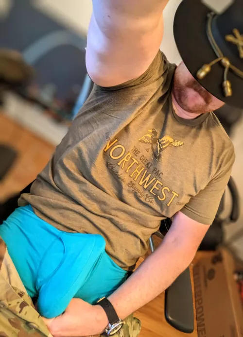 [33] How does a little Monday morning Stetson find everyone? 🤠🤣