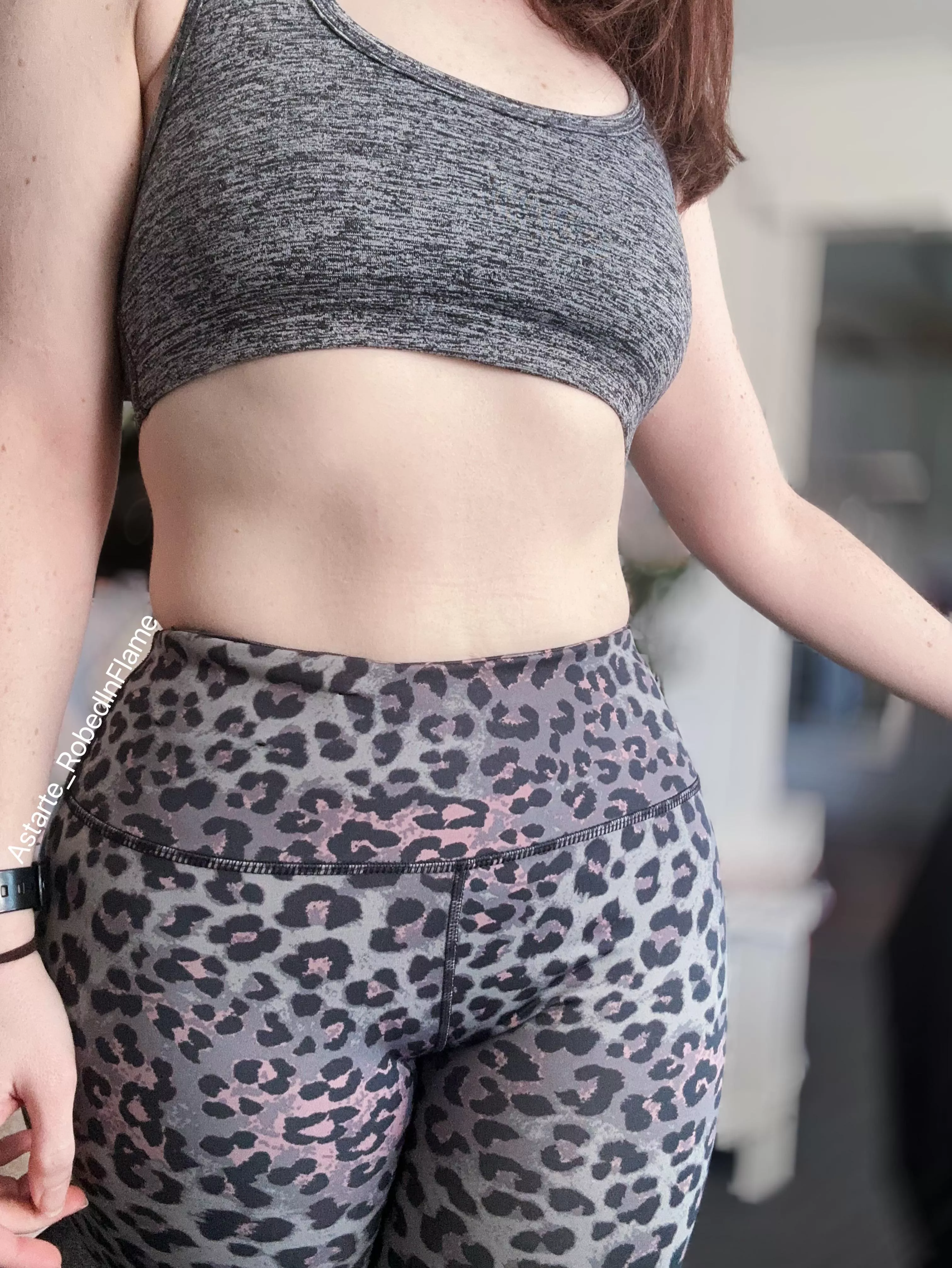 All that’s missing from my home-gym is a PT who makes house calls 😜(f)