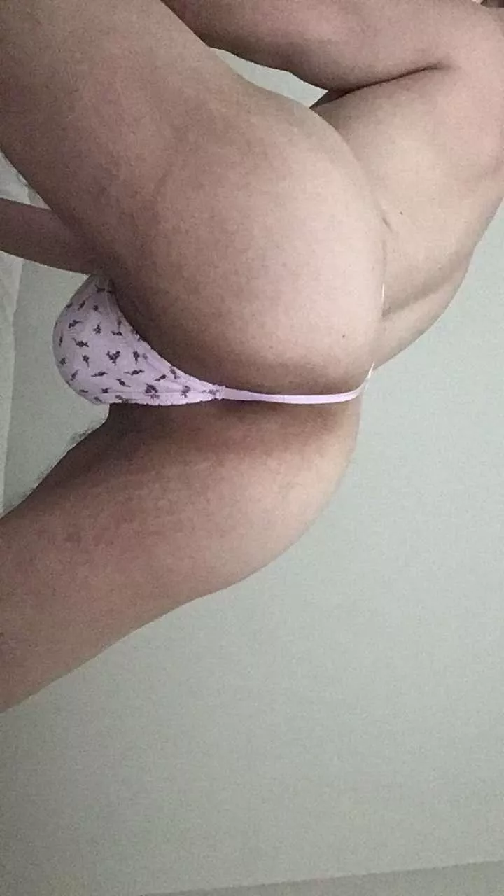 Does pink look good on me??👀🍑