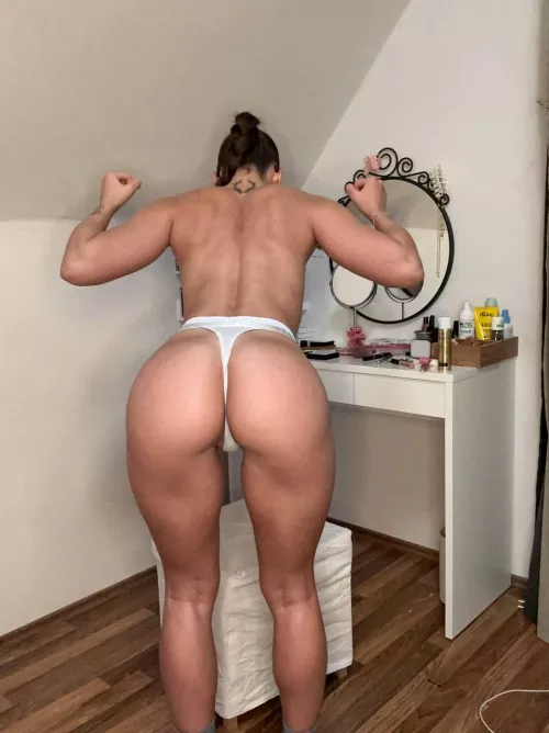 I'm 20, and I want to send nudes of my naked body to someone every day.... Any takers?