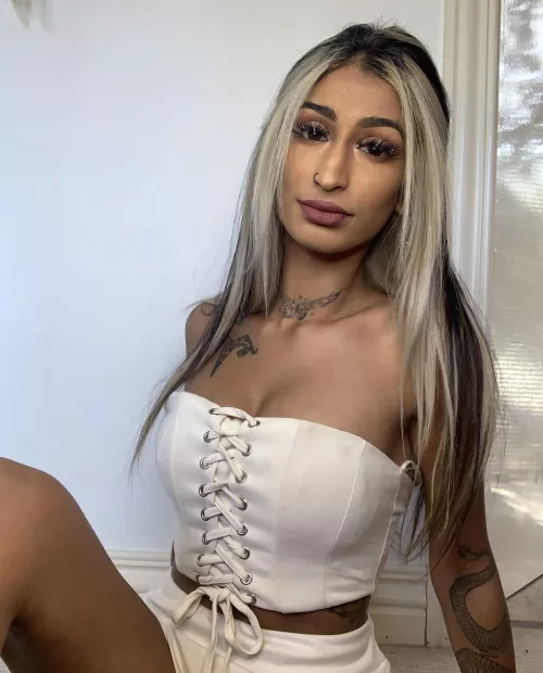 I'm home alone and extra horny right now 