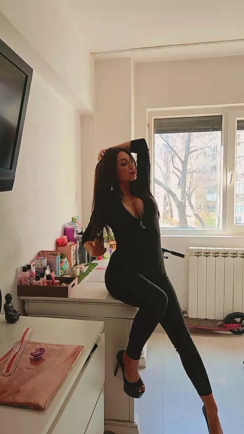 purrrr-fectly dressed in my black catsuit and heels [F]