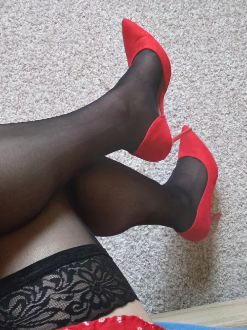 Red and black combination is a best 💘👠👠