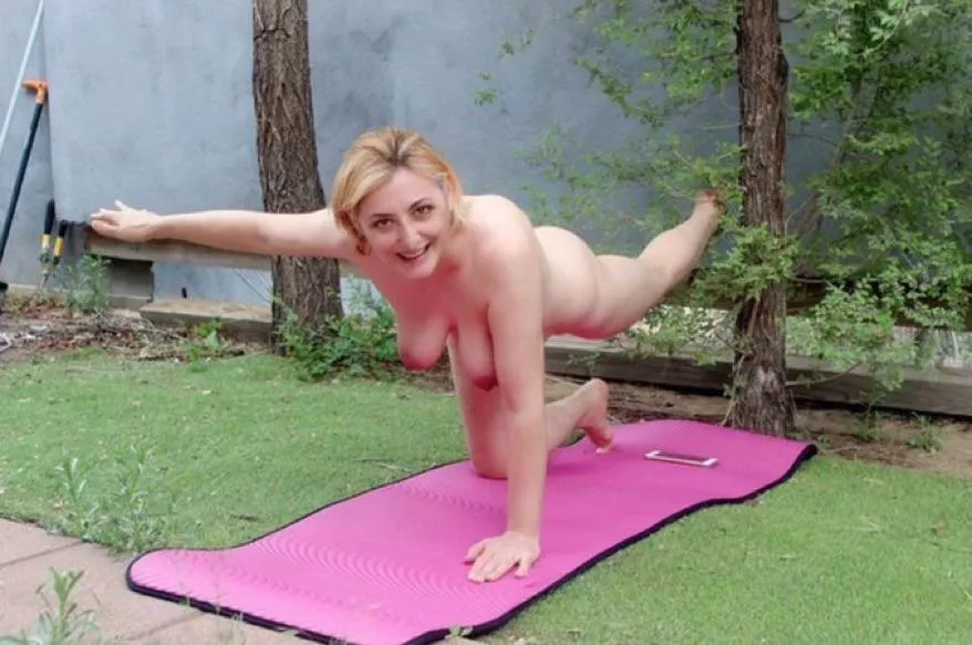 Stripping down to our natural selves helps us vibe deeply with everything around us, reminding us that we’re exactly where we’re meant to be❣️💚