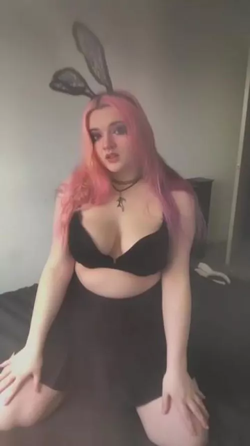 Wanna see me do this nude? 🤭