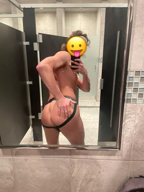 Whoops I left the door open while taking selfies in my Jockstrap 😉