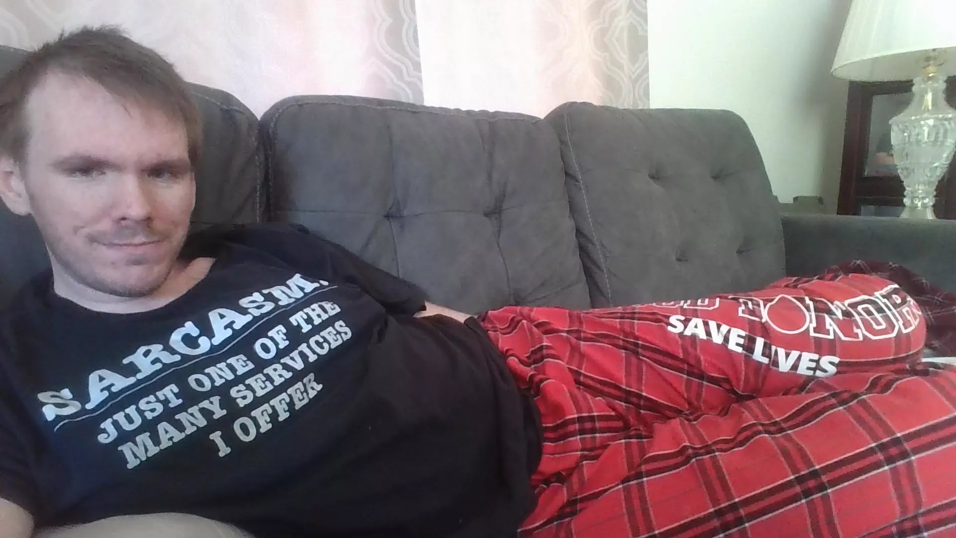 Yo! I'm a bored, kinda lonely, 35yo dude stuck at home since my friends are all busy and I have no life. Would gladly welcome DMs to talk about nerd stuff. 