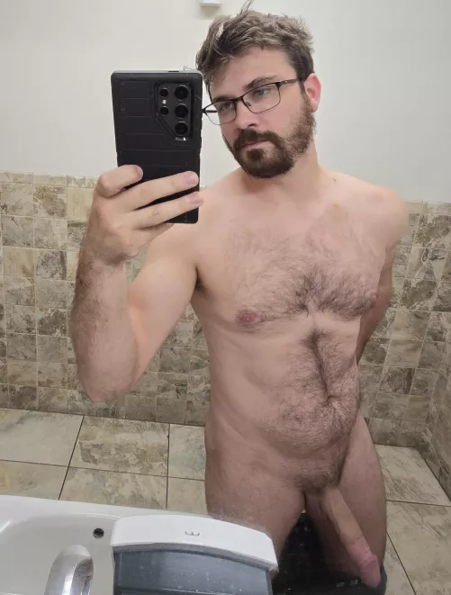 A good angle to view my cock 😇