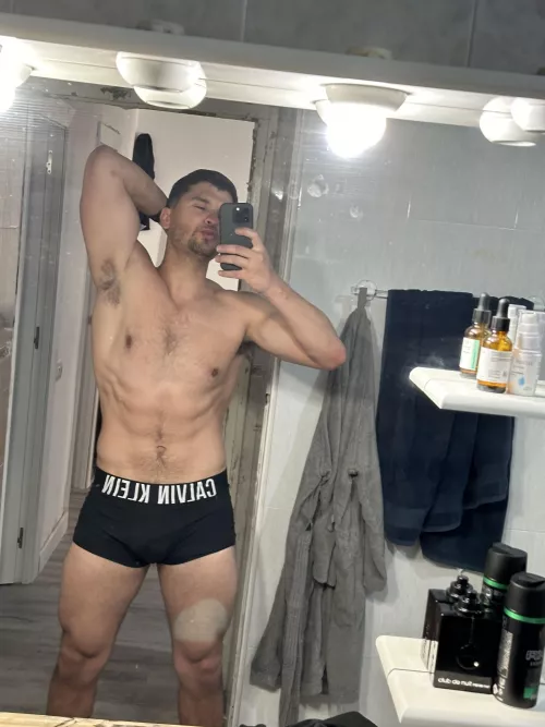 Am I hot with my new CK boxer ?😳