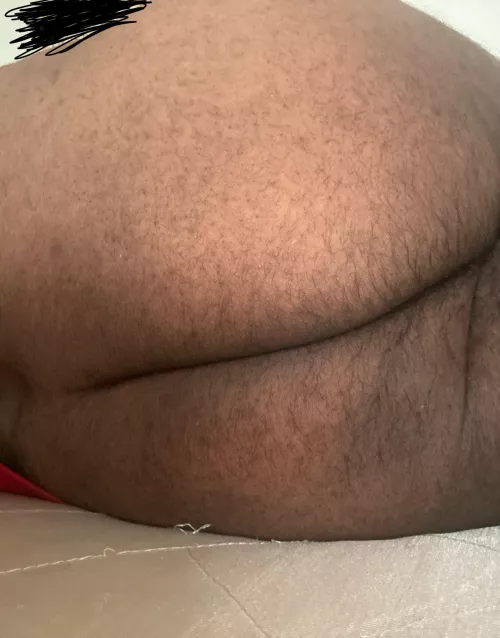 Anyone into young fat ass? I’m extremely kinky and Verse tho. Open to anything. Dms open