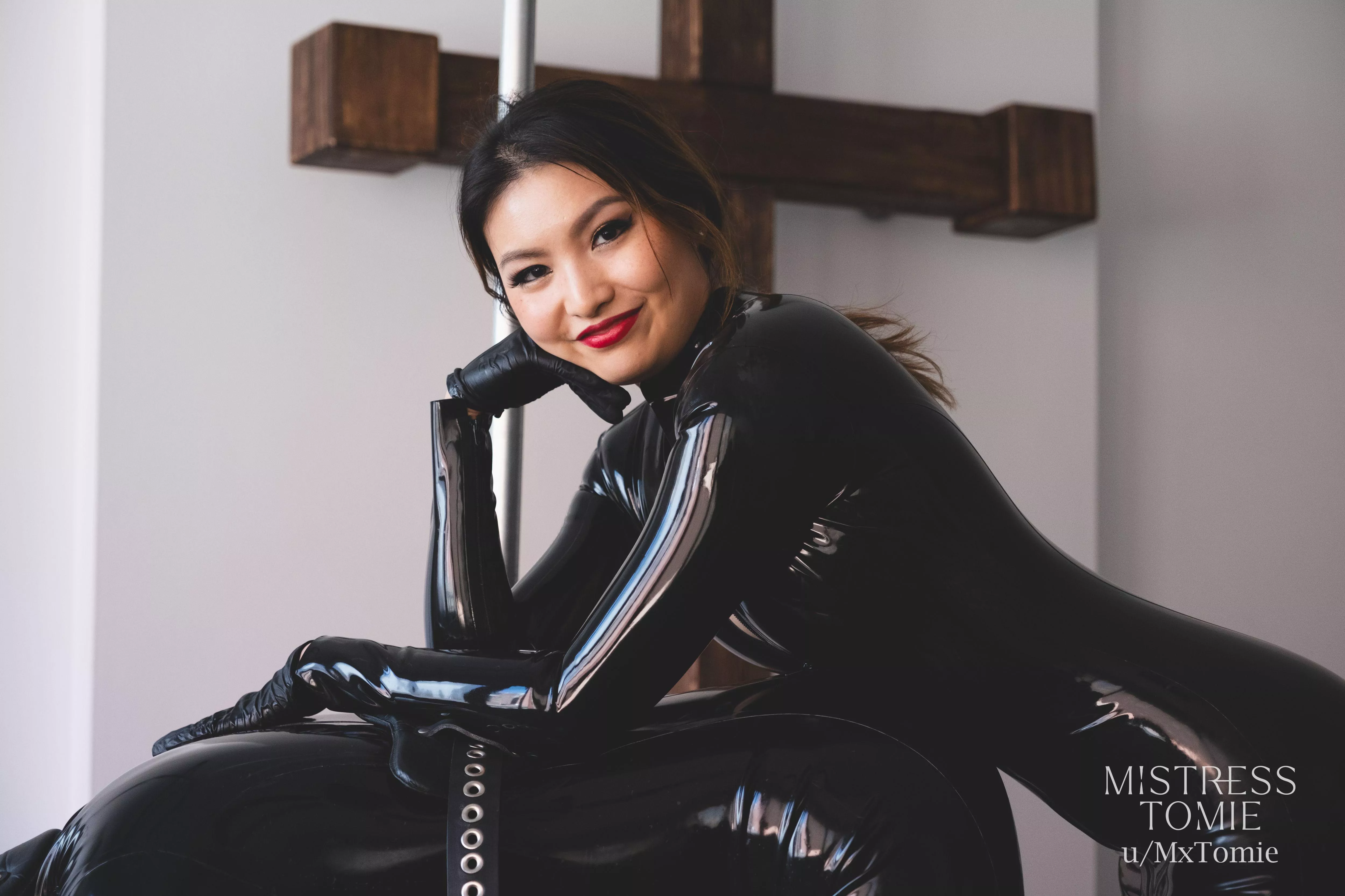 Big smiles when I have a new toy to strap down and torture 😈