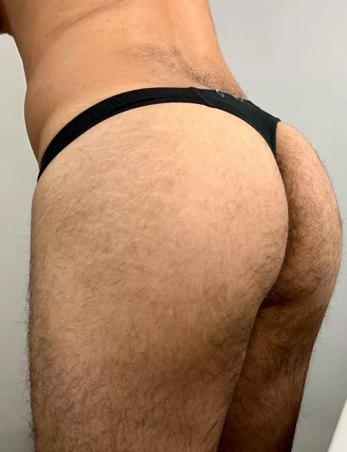 Hope you guys are ok with hairy butts 🙈
