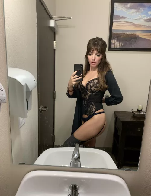 I NEVER show face here 🙈 but.. this is my fav sub/r 😘