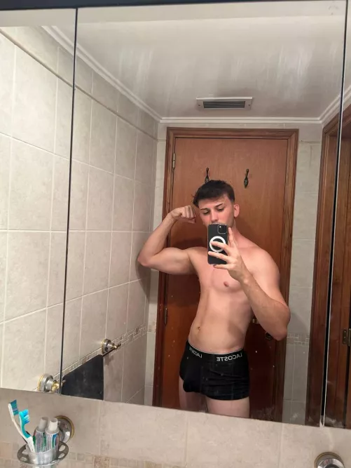 lifted my arm to see my pit or climb my ceps?