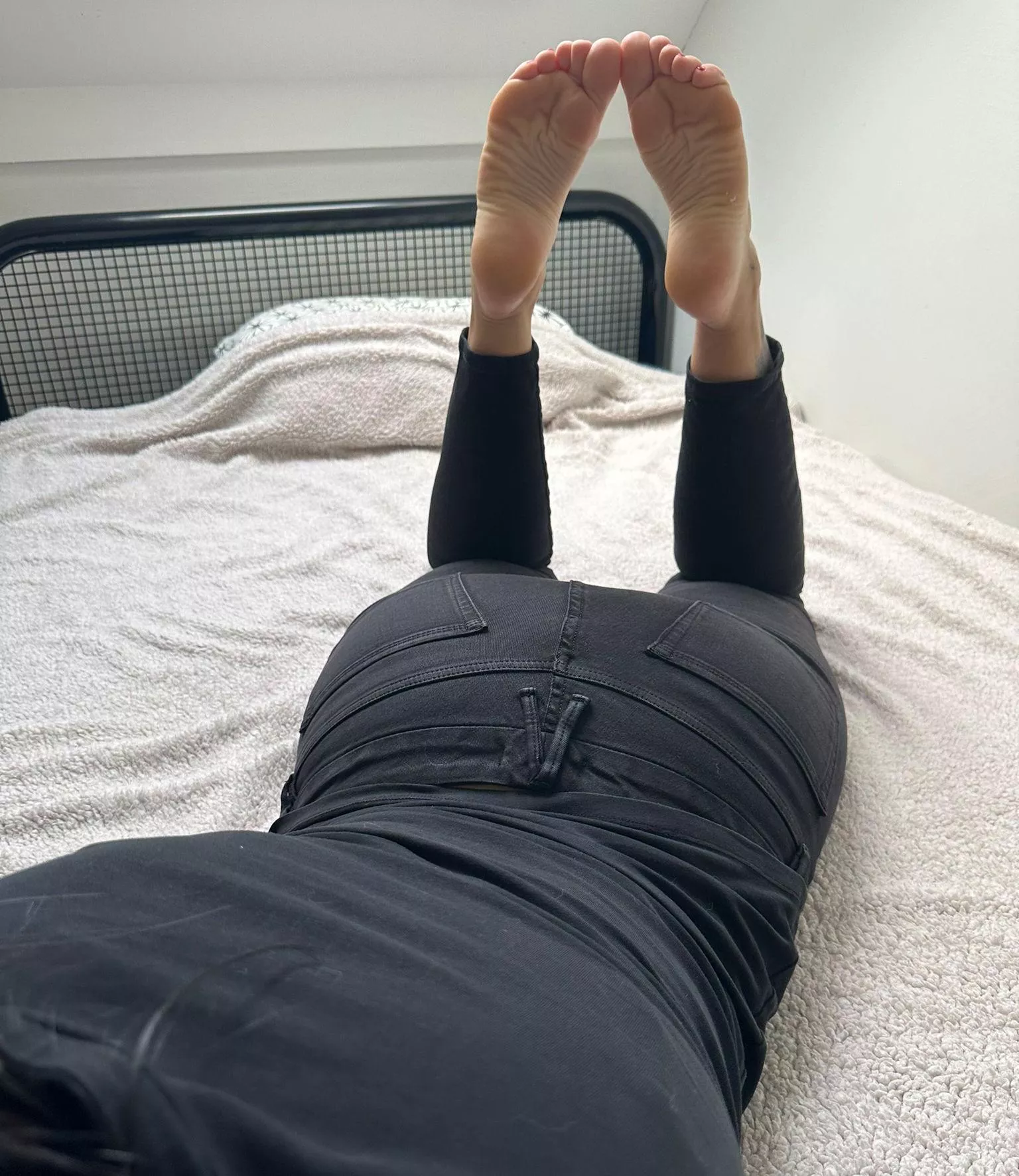 Ready for a foot fetish fantasy? My soles are waiting on your bed. 💦