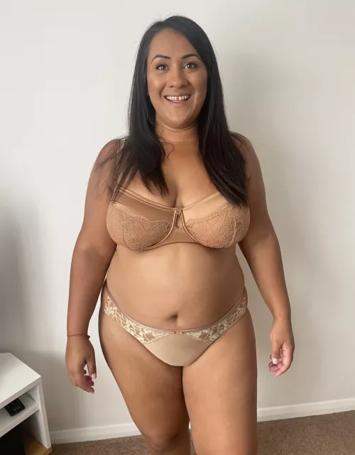 What do you think of my thick wife? She needs lots of cocks…