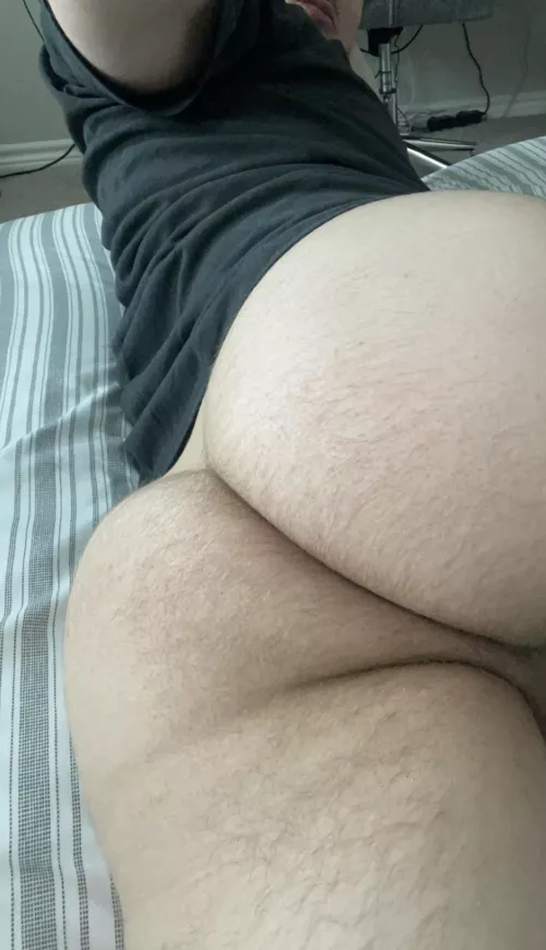 Who’s hungry for some fat white ass?