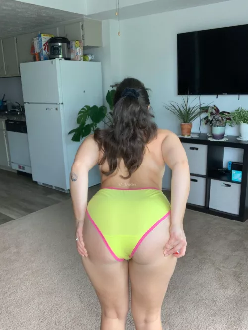 yellow...is it me you're looking for?🎵