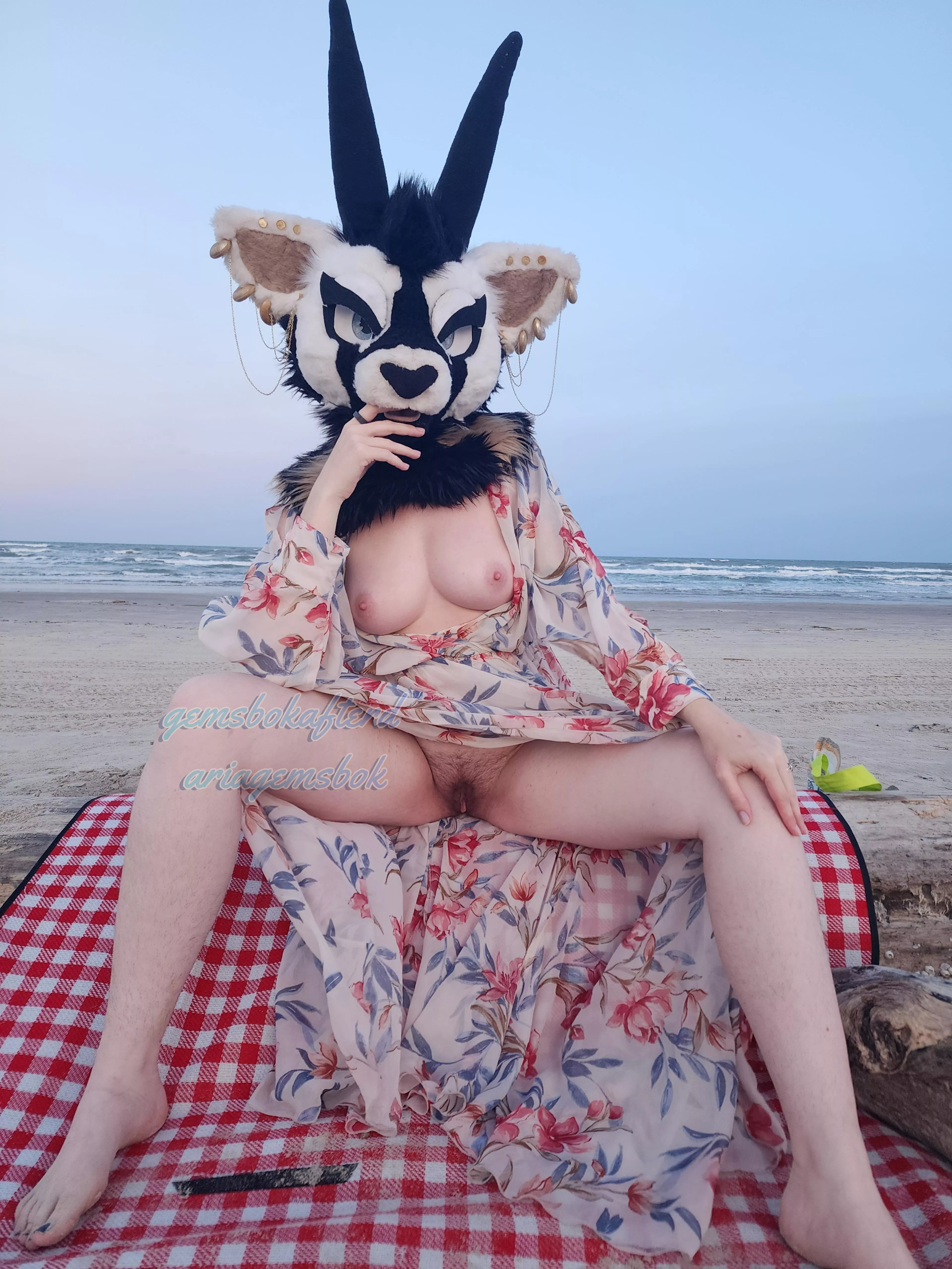 Anybody down for a quick snack while nobody's around? 🍑💦