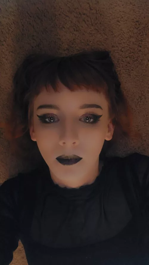 bestie did my makeup 🖤