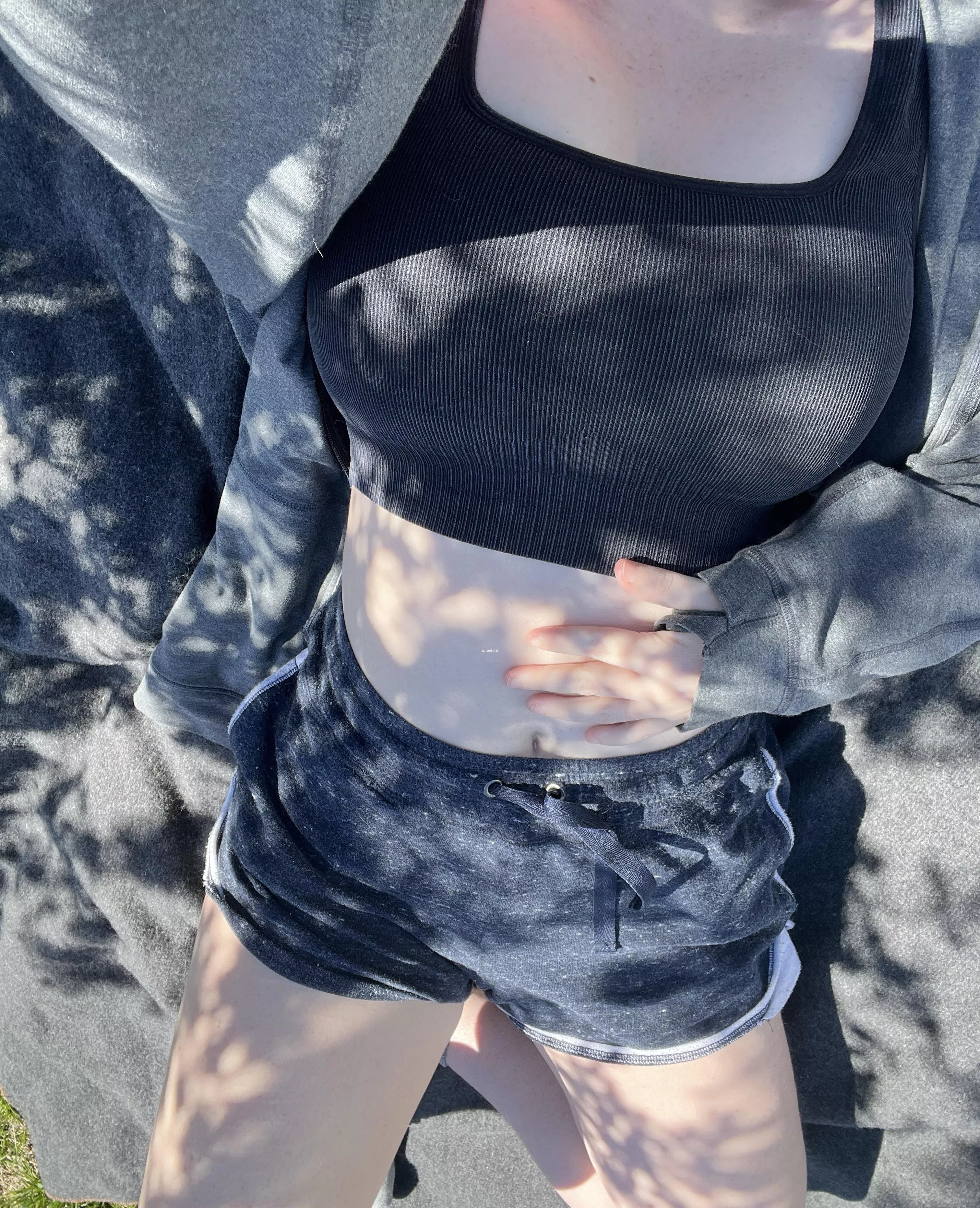 Enjoying the nice weather [f]