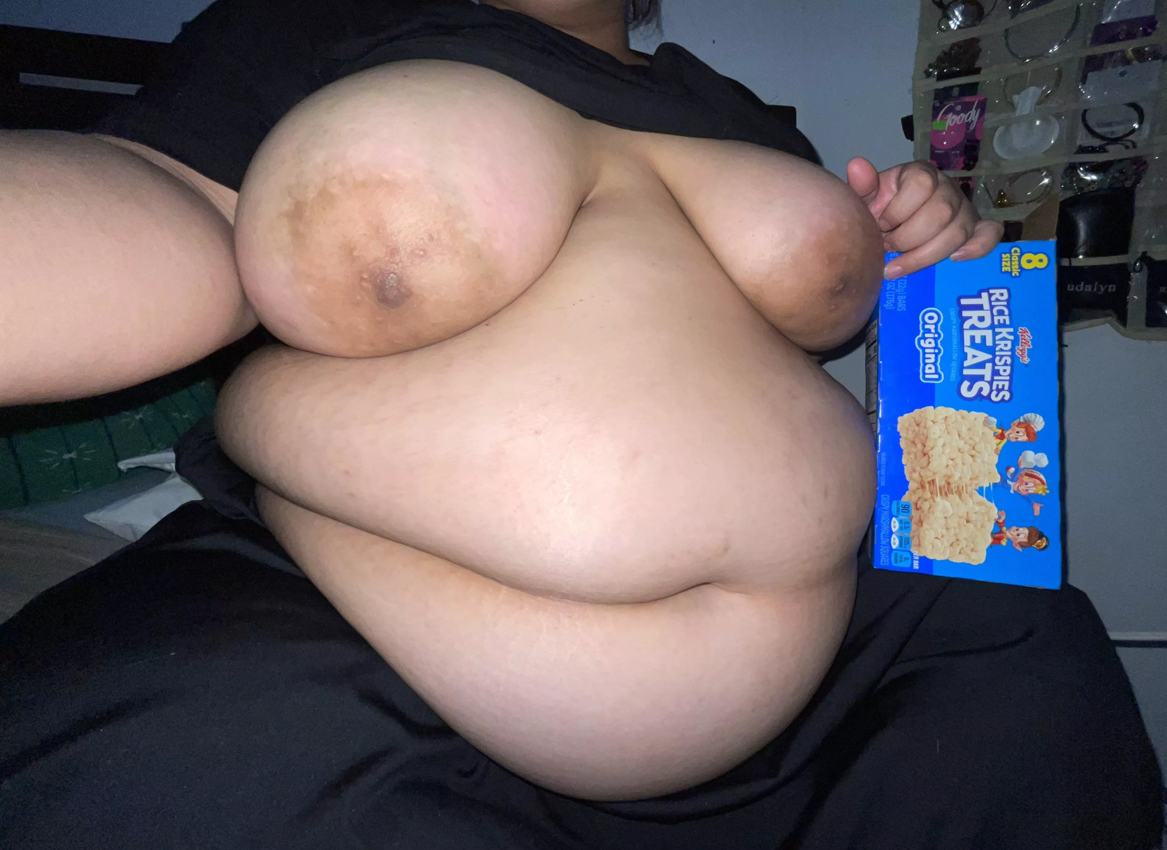 Favorite thing to snack on 😋 