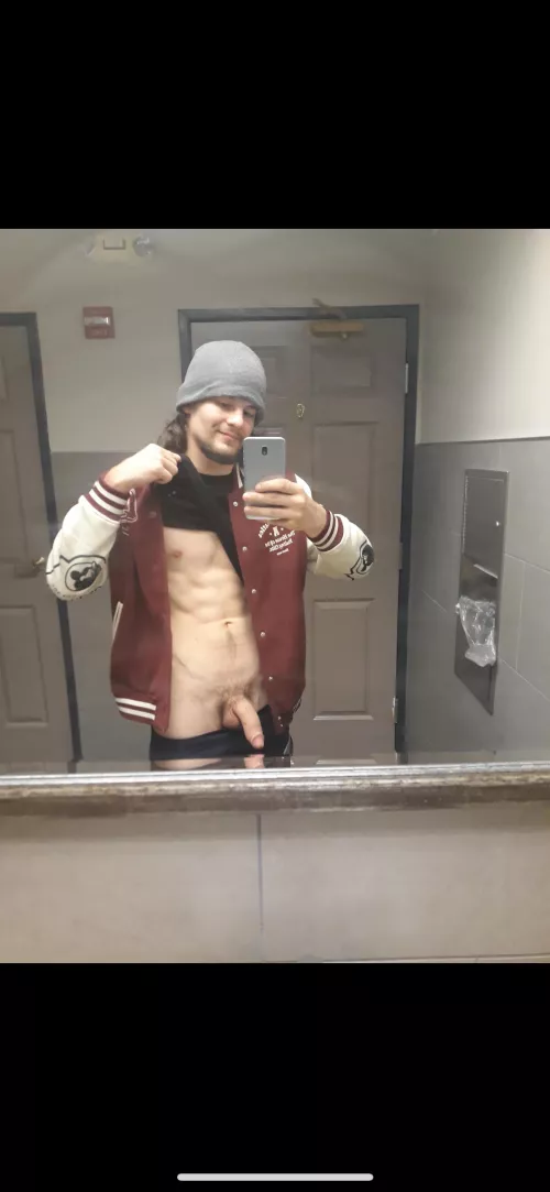 My bf keeps telling me I have a small 🍆