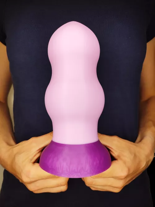 Training bulges with diameters of 7,5 and 8,5 cm, for preparation for the👊Fist with the male hand. We can make you traning Bulges in any shape and size.