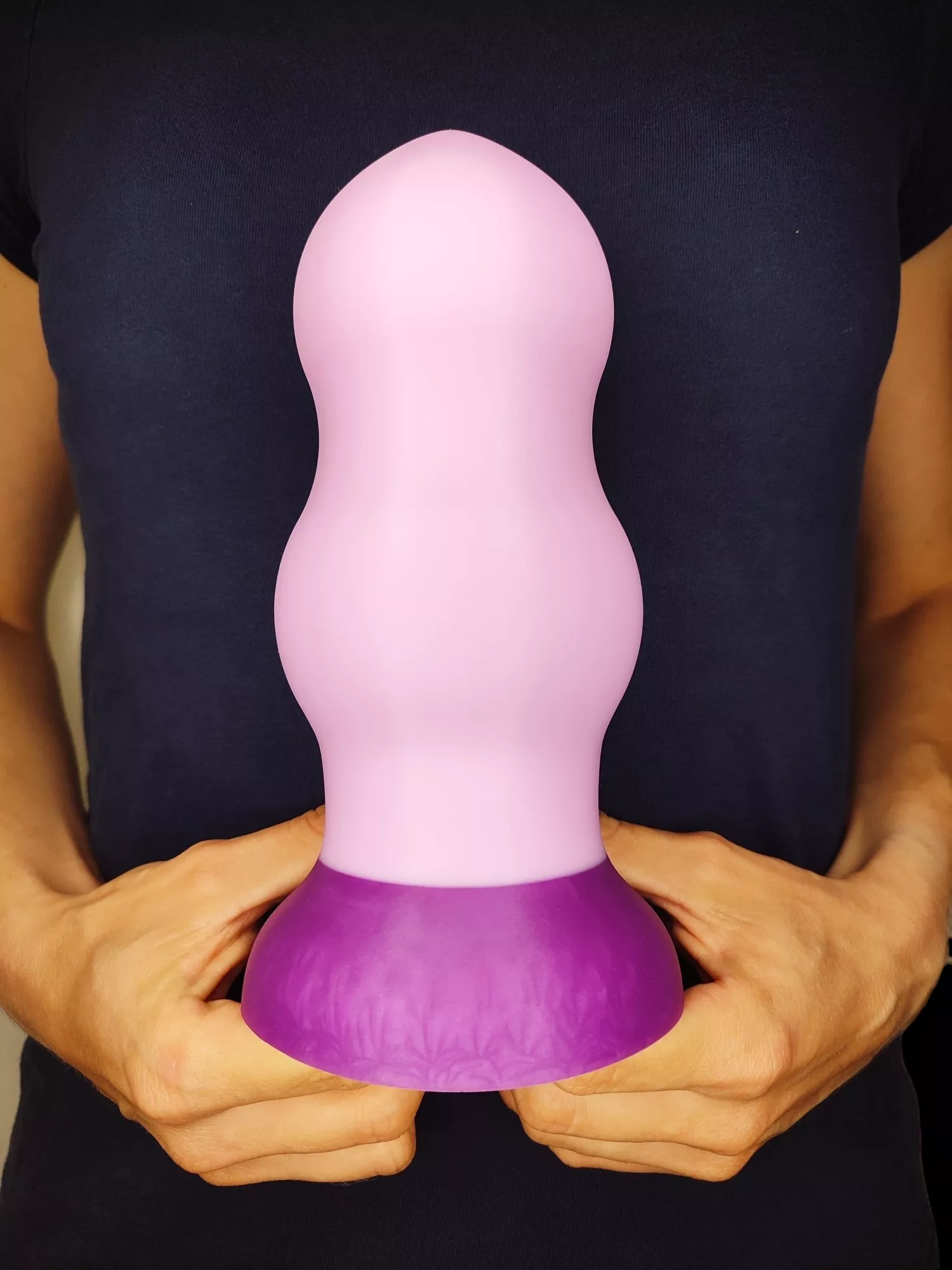 Training bulges with diameters of 7,5 and 8,5 cm, for preparation for the👊Fist with the male hand. We can make you traning Bulges in any shape and size.