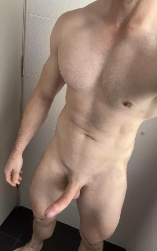 You walk in and find this Scotsman completely nude… what’s your first move? (32)