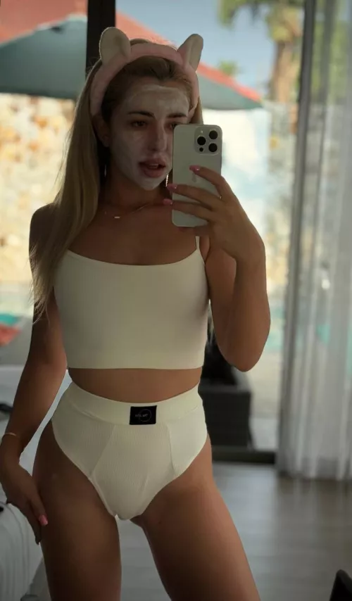 Absolutely natural selfie without photoshop or makeup