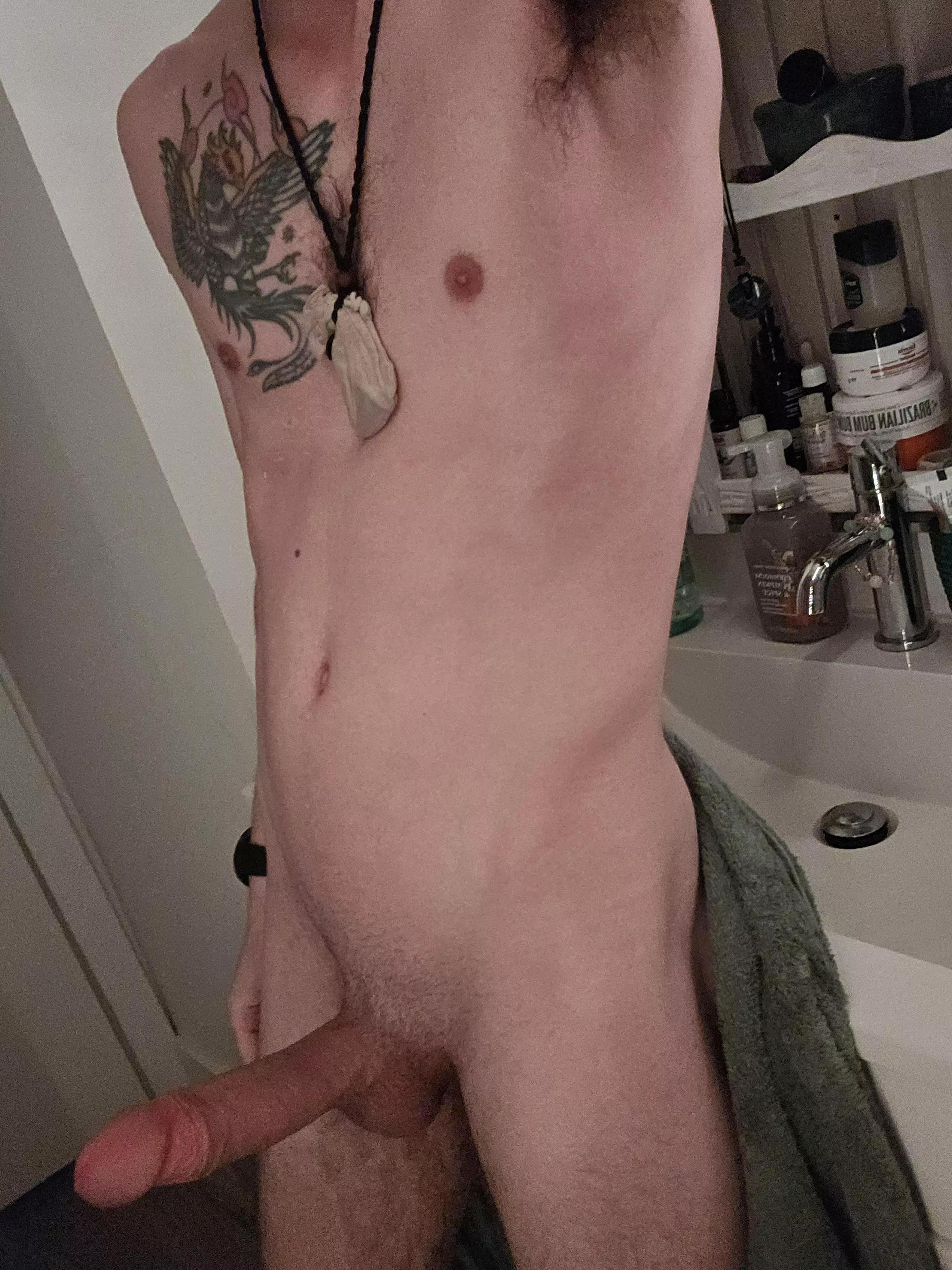 I wonder if anyone here will recognize me. Do you know me? 