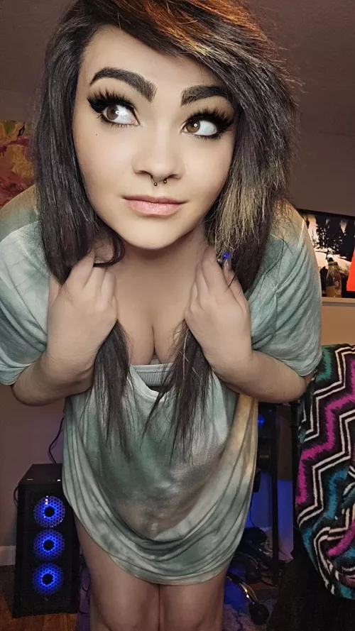 My eyes are up here silly ;) [OC]