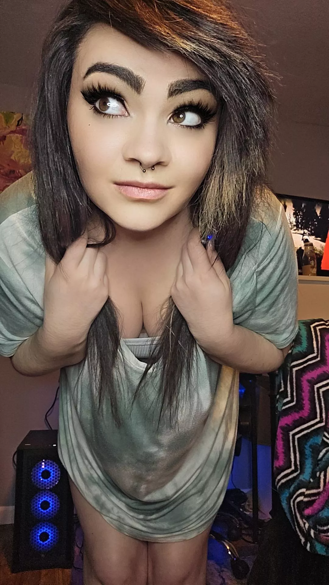 My eyes are up here silly ;) [OC]