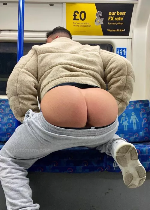 Offering up his seat on the metro