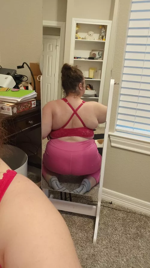 When your ass barely fits in the whole mirror lolol