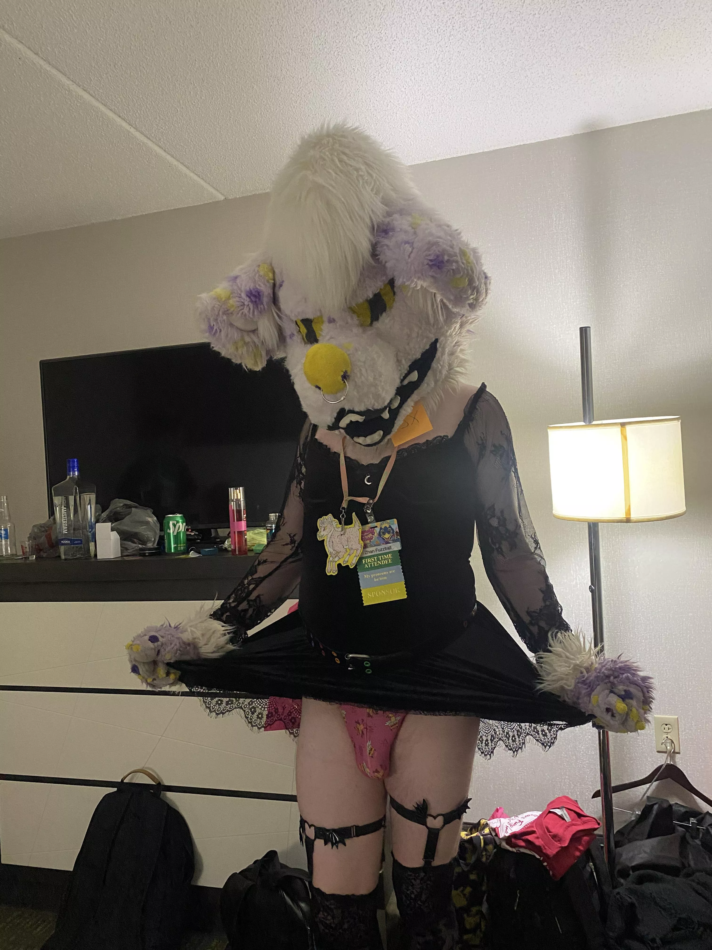 Yeen in his undies once again, check body text ;3