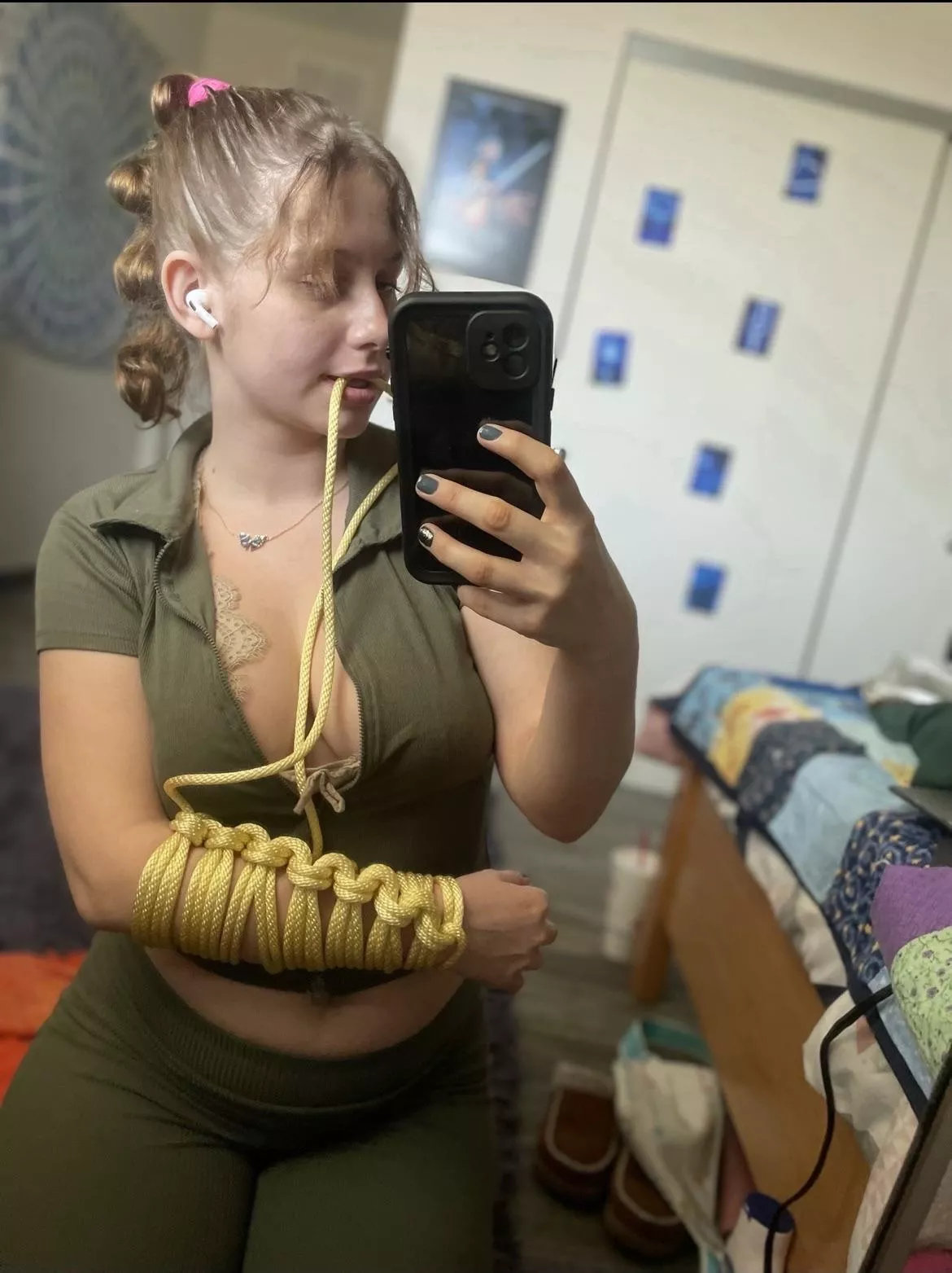 A gauntlet self tie !