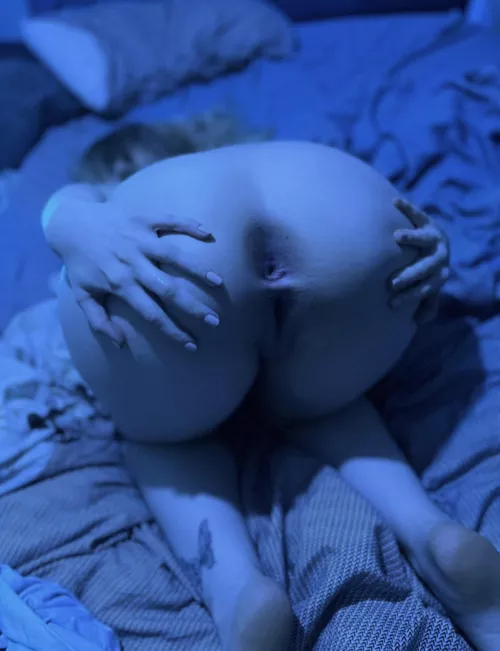 Blonde asshole for u