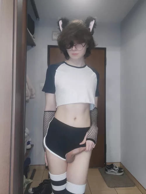 Do I look cute and breedable? 🥺