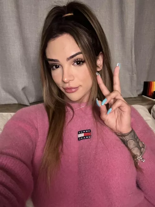 Hi guysss thought id share a cute selfie:)