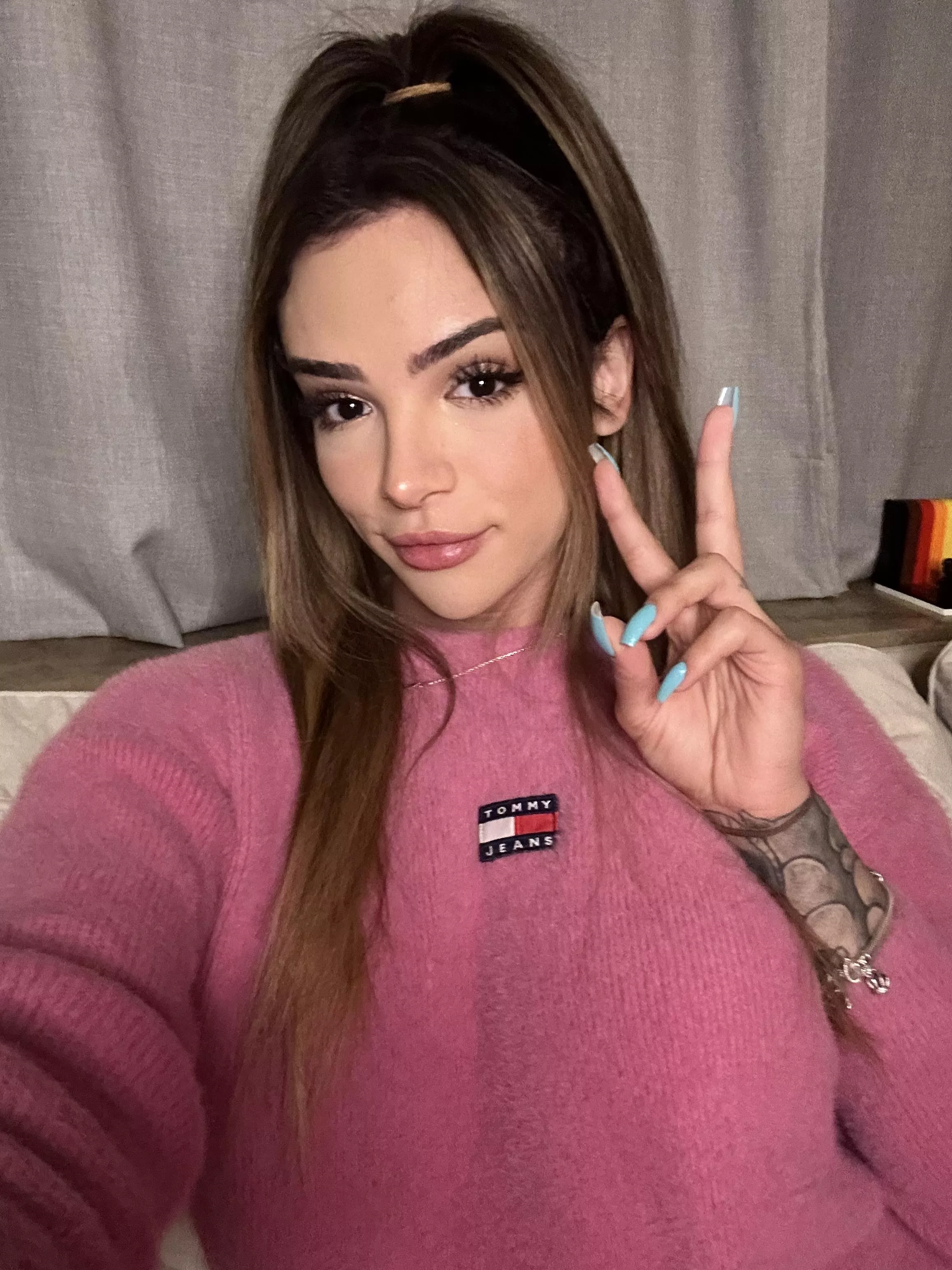 Hi guysss thought id share a cute selfie:)