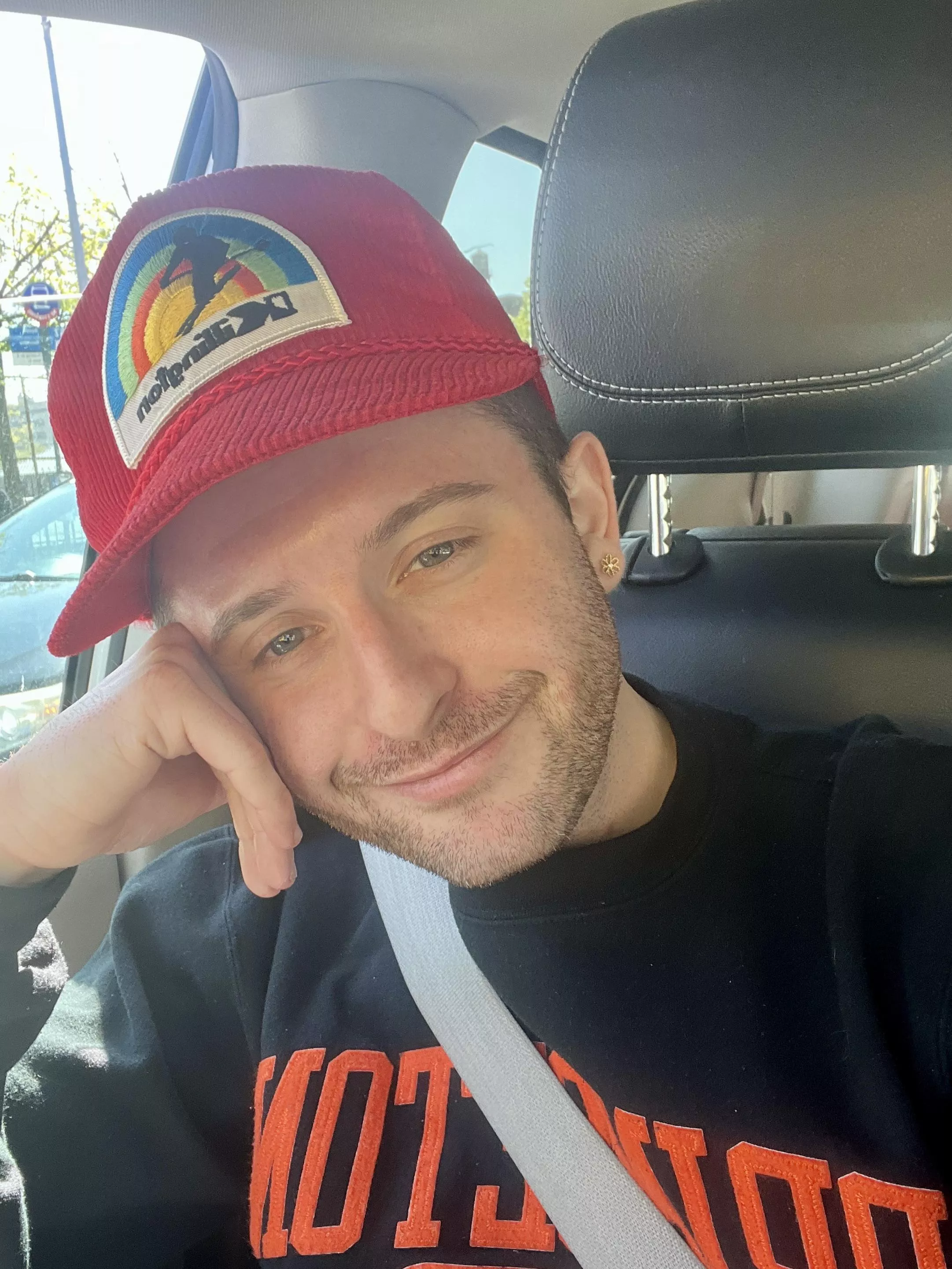 Kinda love this huge 80’s trucker hat