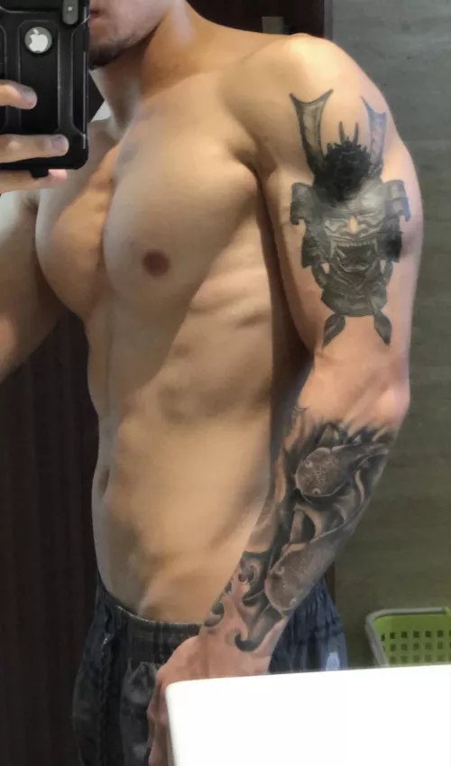 My muscular body and it’s dark grey & black ink 😈